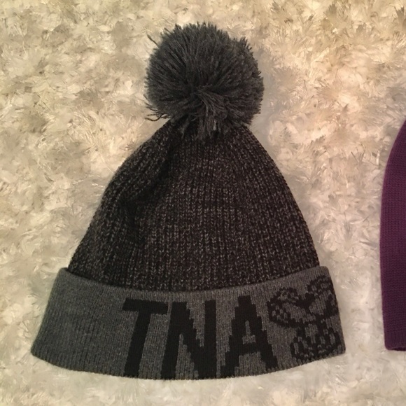 Aritzia TNA Grey Pom Pom Beanie